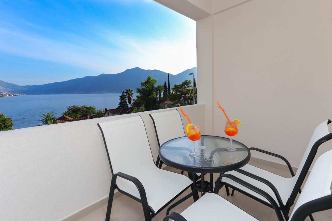Sea Star Luxury Apartment Cattaro Esterno foto
