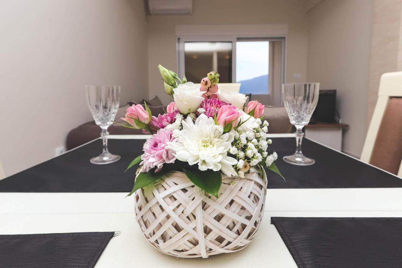Sea Star Luxury Apartment Cattaro Esterno foto