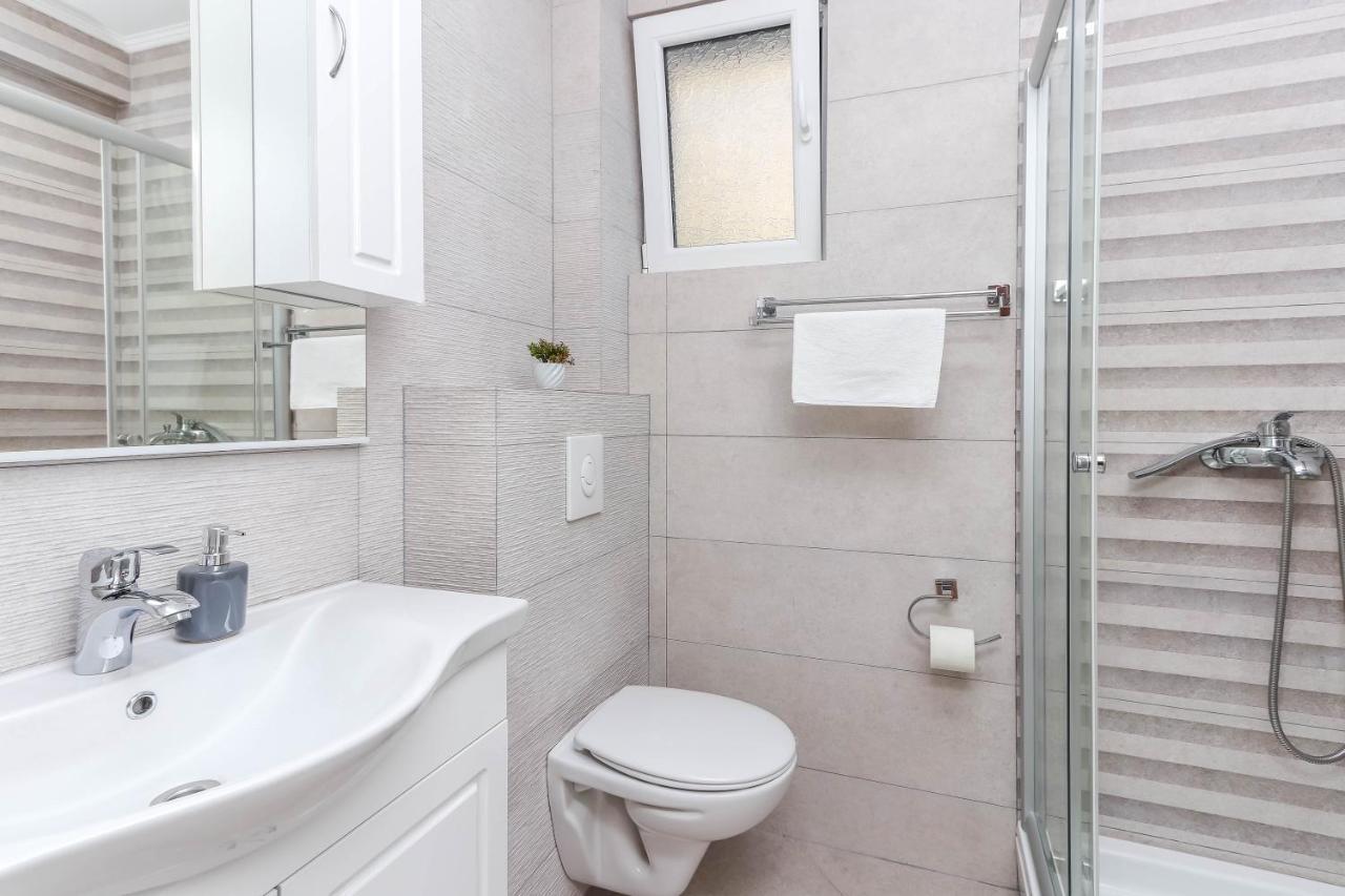 Sea Star Luxury Apartment Cattaro Esterno foto