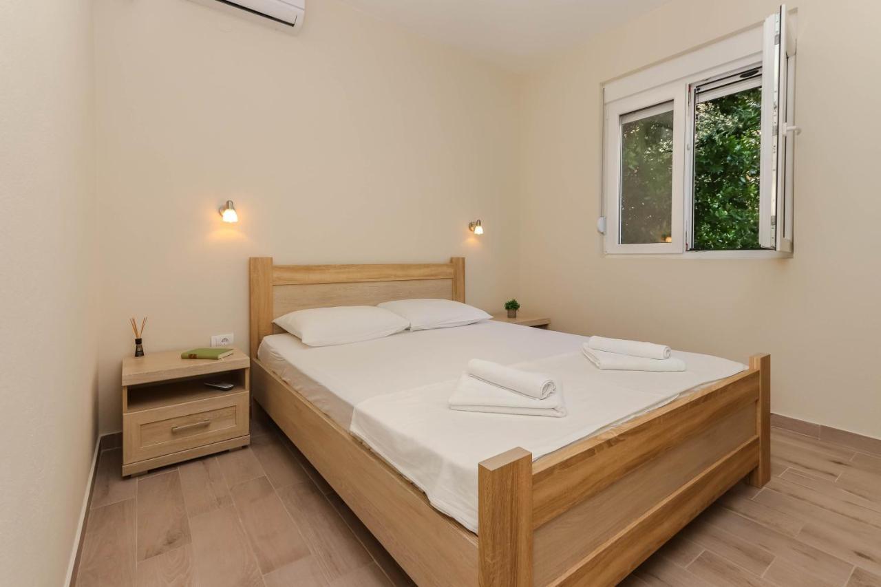 Sea Star Luxury Apartment Cattaro Esterno foto