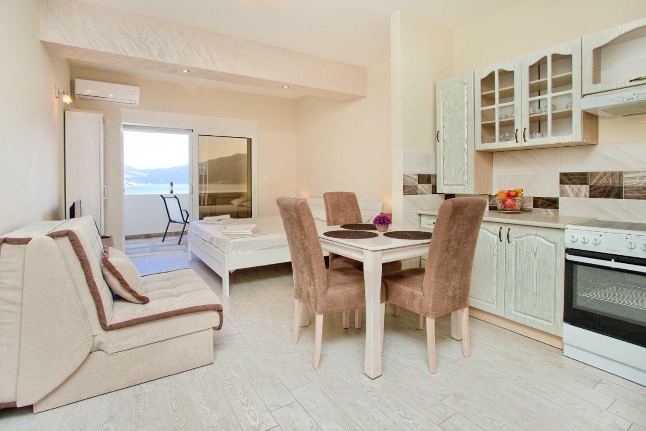 Sea Star Luxury Apartment Cattaro Esterno foto